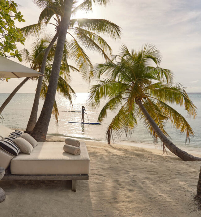 SKT Como Maalifushi Luxushotels Rundreisen LS 24 Lavadhoo Picnic Sunbeds at Sunset